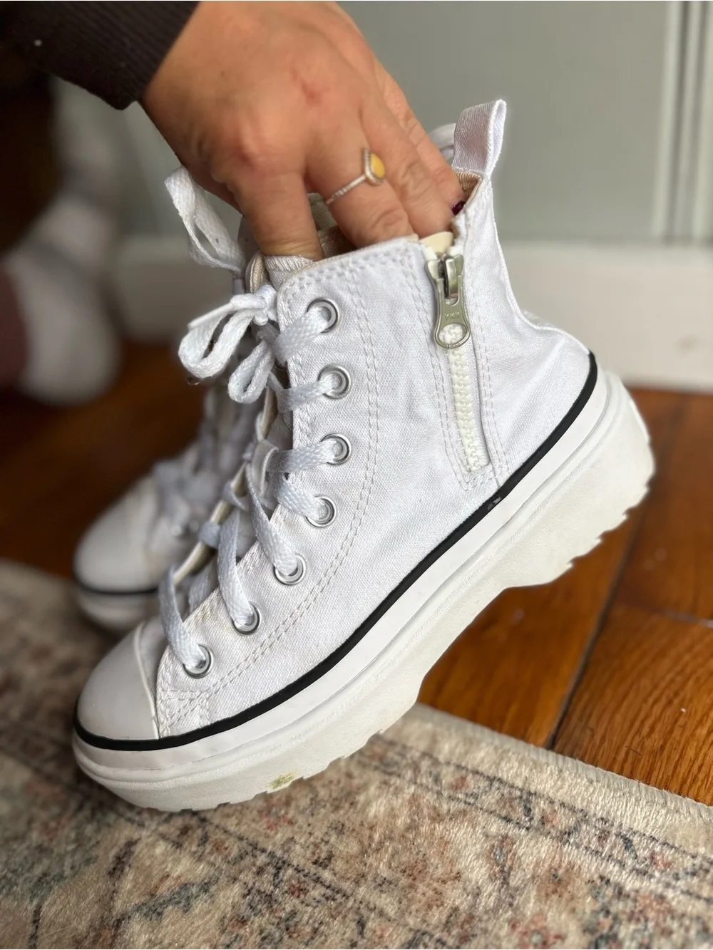 Kids 3Y White High-Top Canvas Sneakers with Side Zip Lug Sole